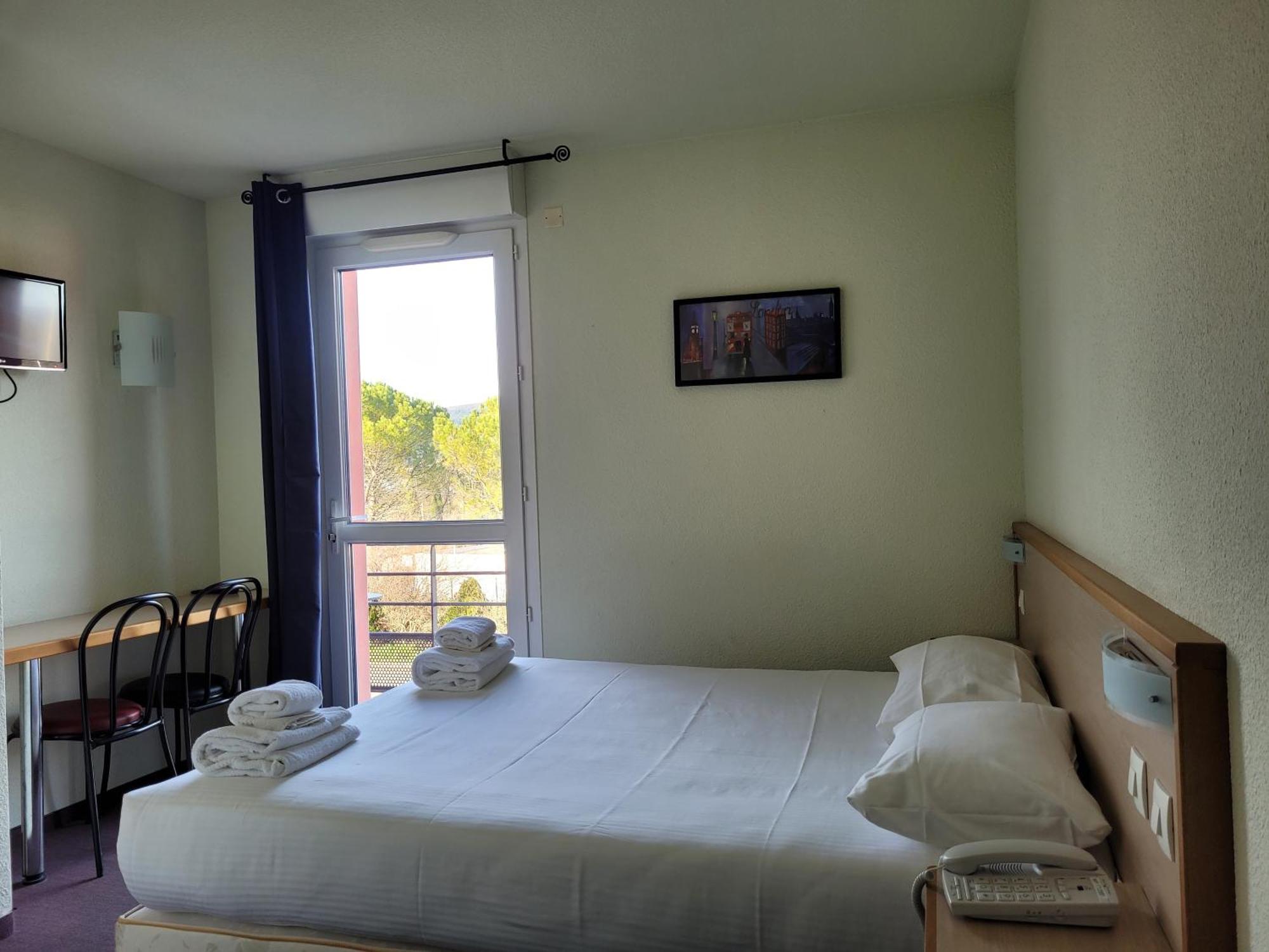 פריווה Hotel Restaurant Les Chataigniers מראה חיצוני תמונה
