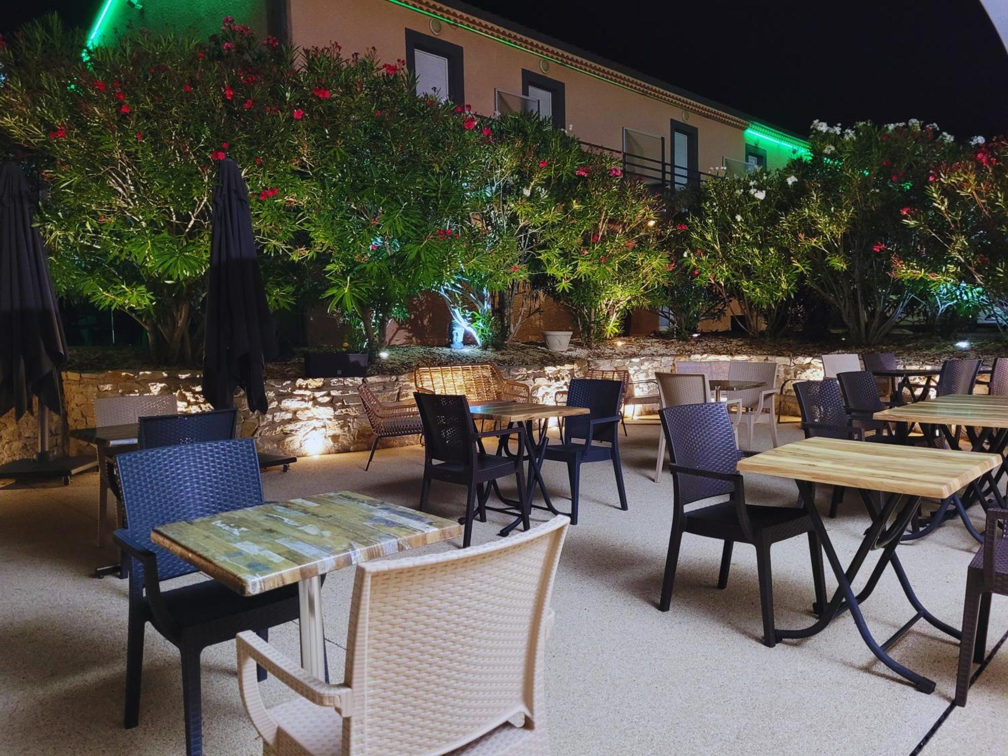 פריווה Hotel Restaurant Les Chataigniers מראה חיצוני תמונה