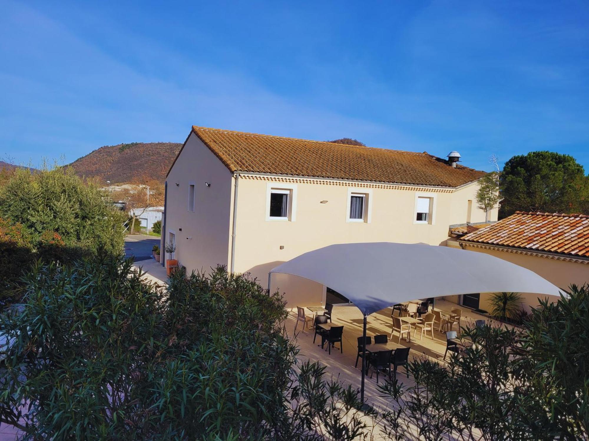 פריווה Hotel Restaurant Les Chataigniers מראה חיצוני תמונה