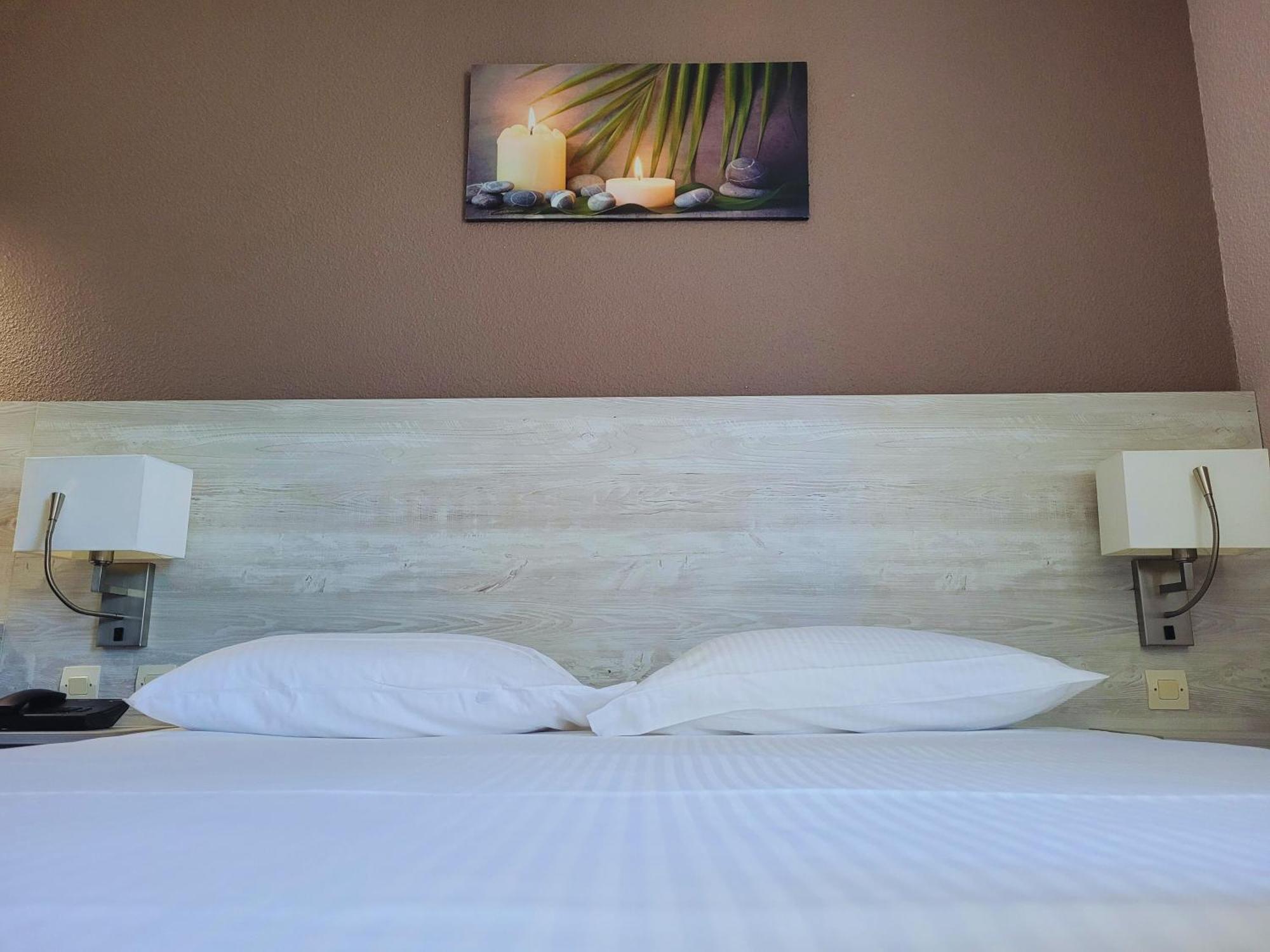 פריווה Hotel Restaurant Les Chataigniers מראה חיצוני תמונה