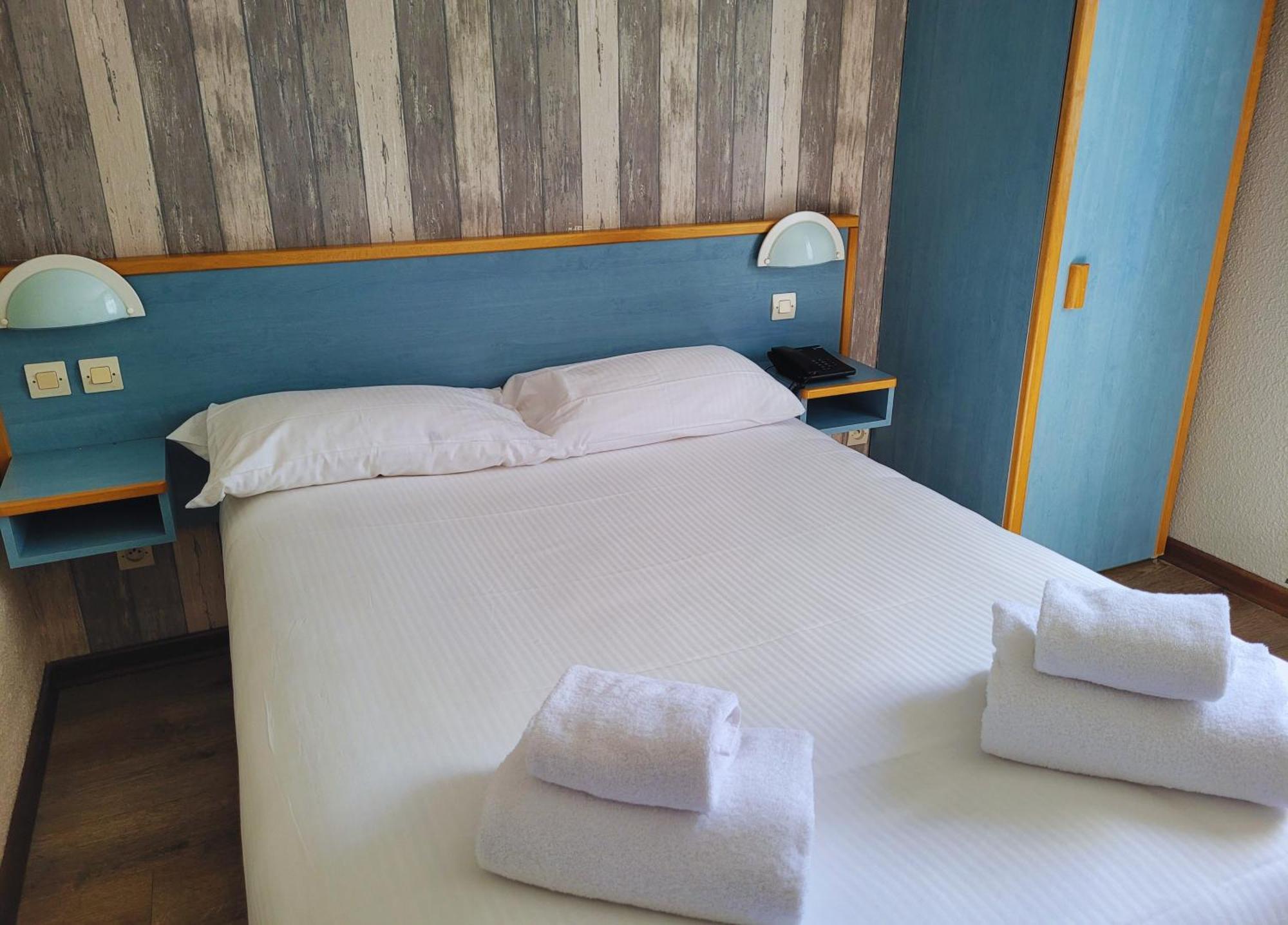 פריווה Hotel Restaurant Les Chataigniers מראה חיצוני תמונה
