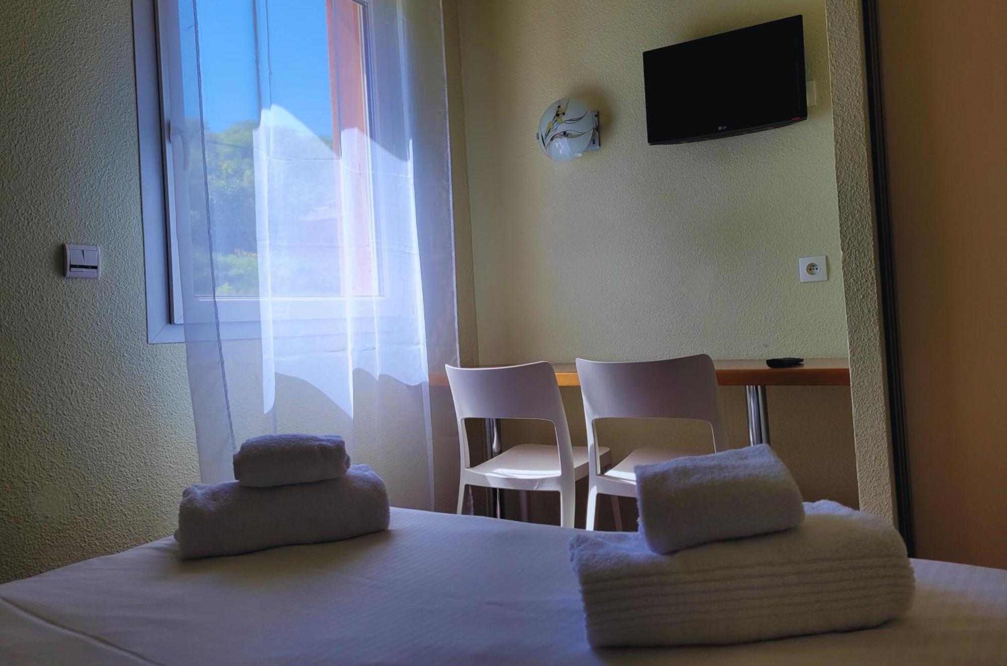 פריווה Hotel Restaurant Les Chataigniers מראה חיצוני תמונה