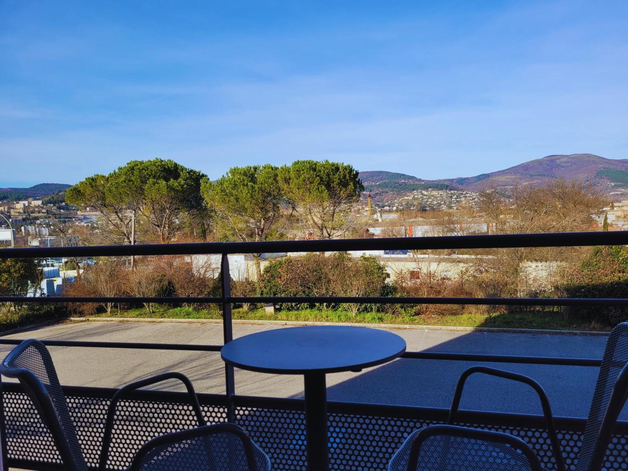 פריווה Hotel Restaurant Les Chataigniers מראה חיצוני תמונה