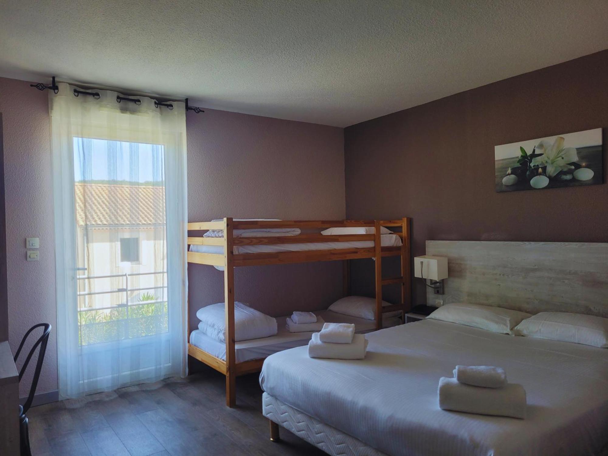 פריווה Hotel Restaurant Les Chataigniers מראה חיצוני תמונה