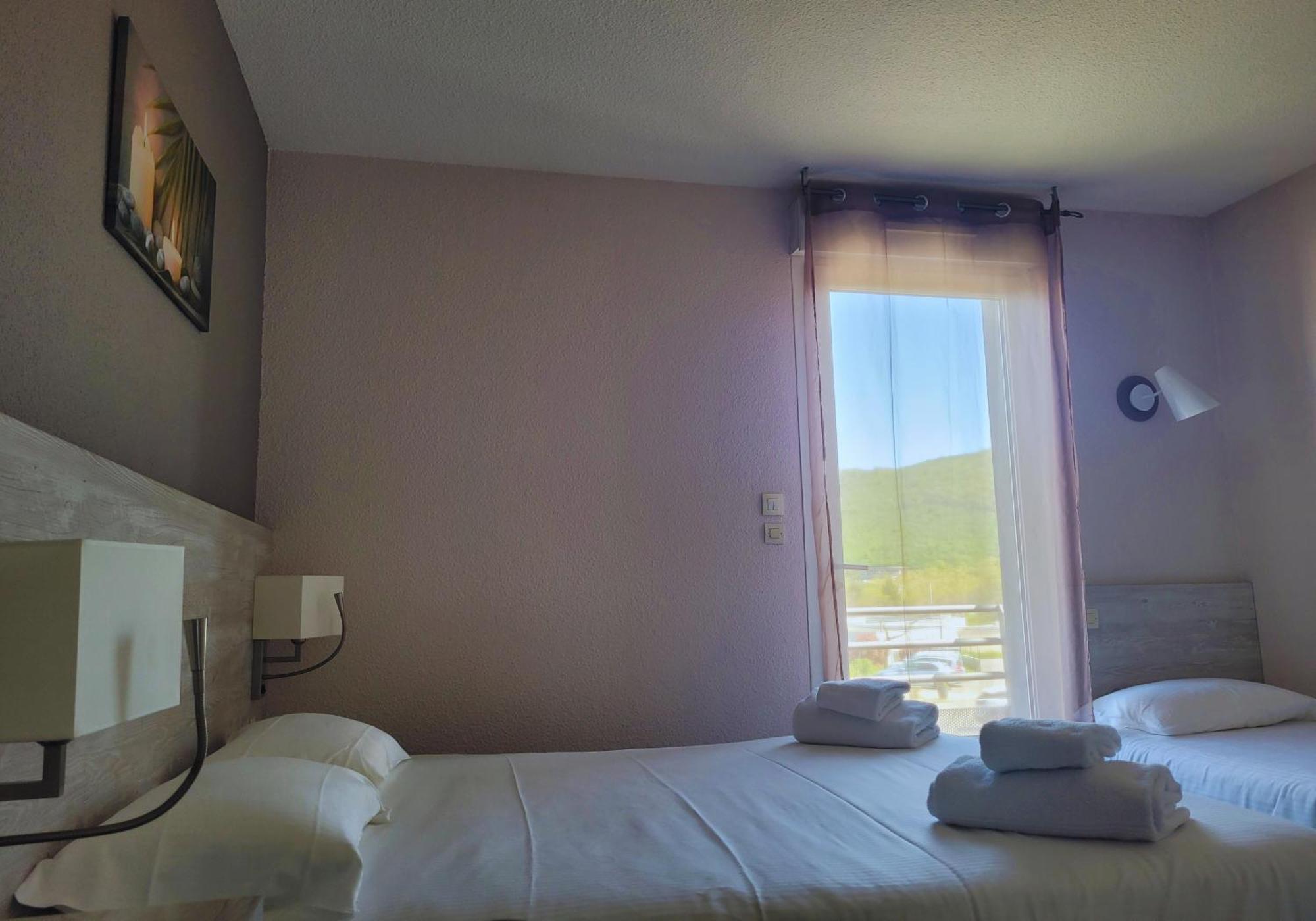 פריווה Hotel Restaurant Les Chataigniers מראה חיצוני תמונה