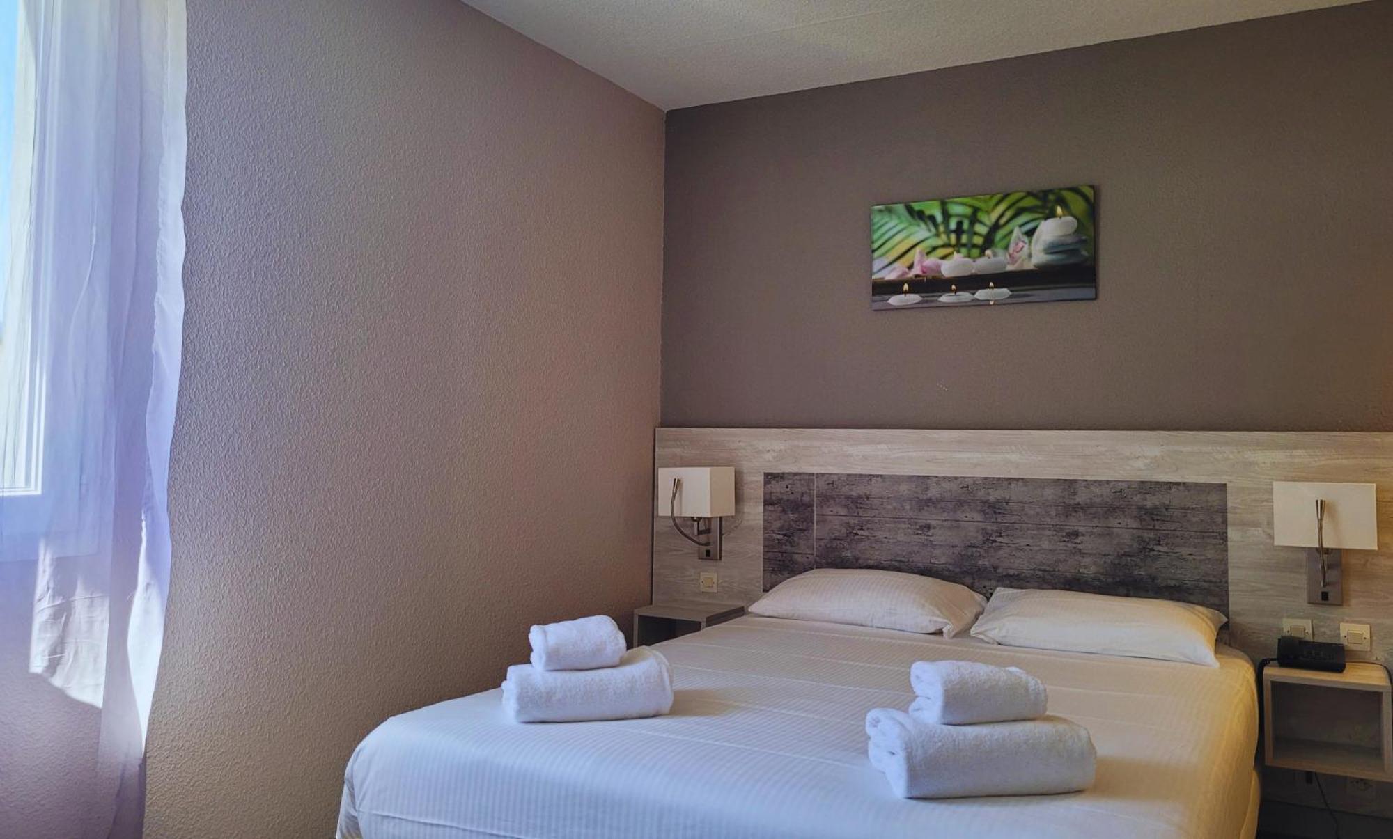 פריווה Hotel Restaurant Les Chataigniers מראה חיצוני תמונה
