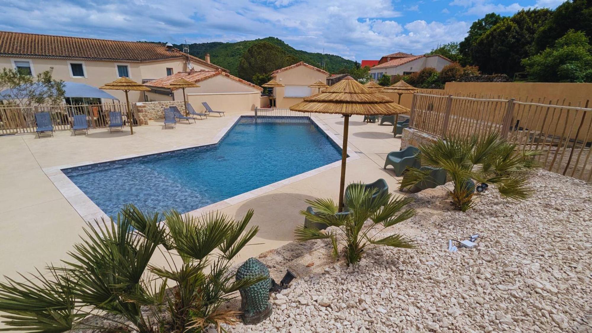 פריווה Hotel Restaurant Les Chataigniers מראה חיצוני תמונה