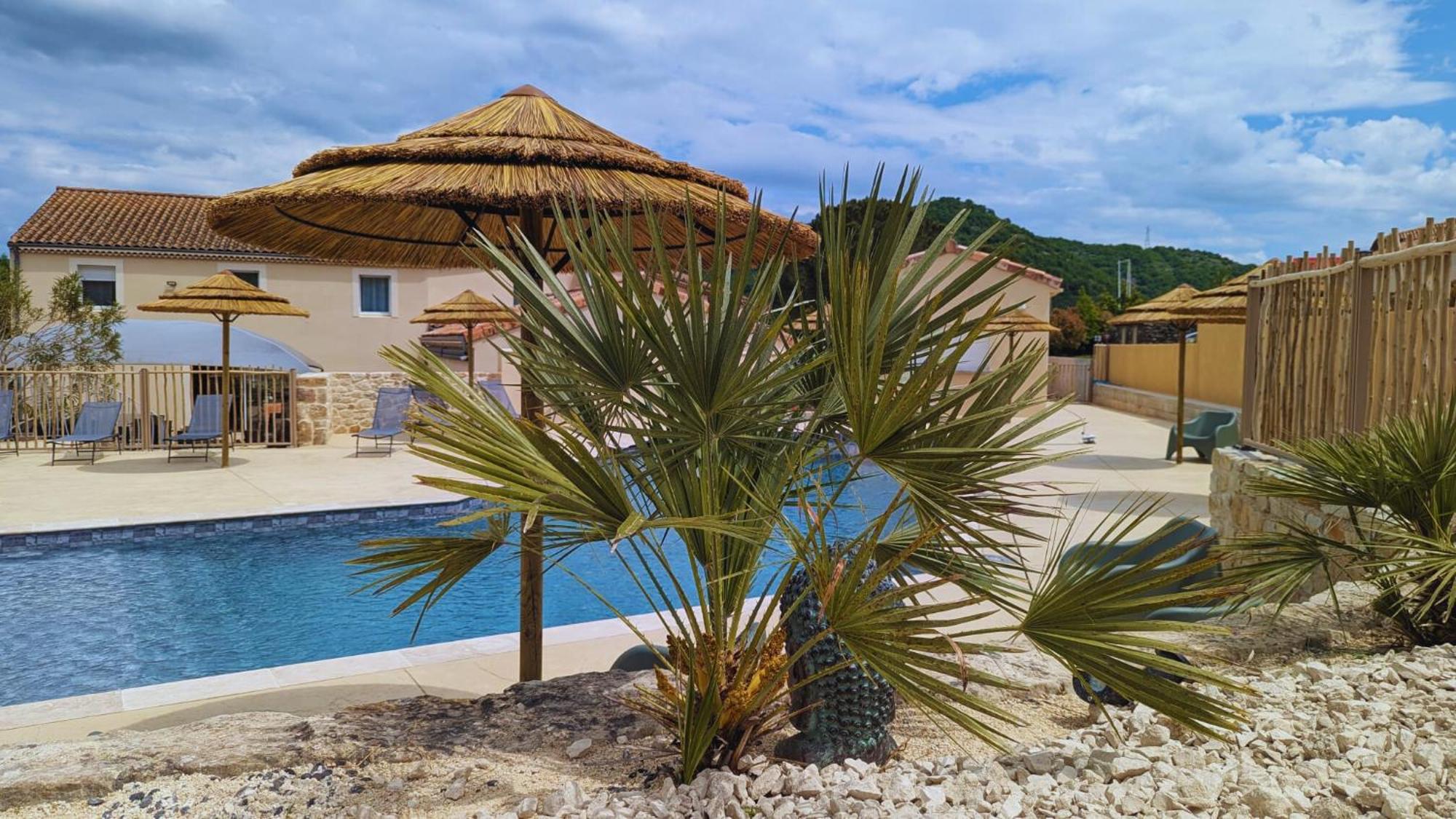 פריווה Hotel Restaurant Les Chataigniers מראה חיצוני תמונה