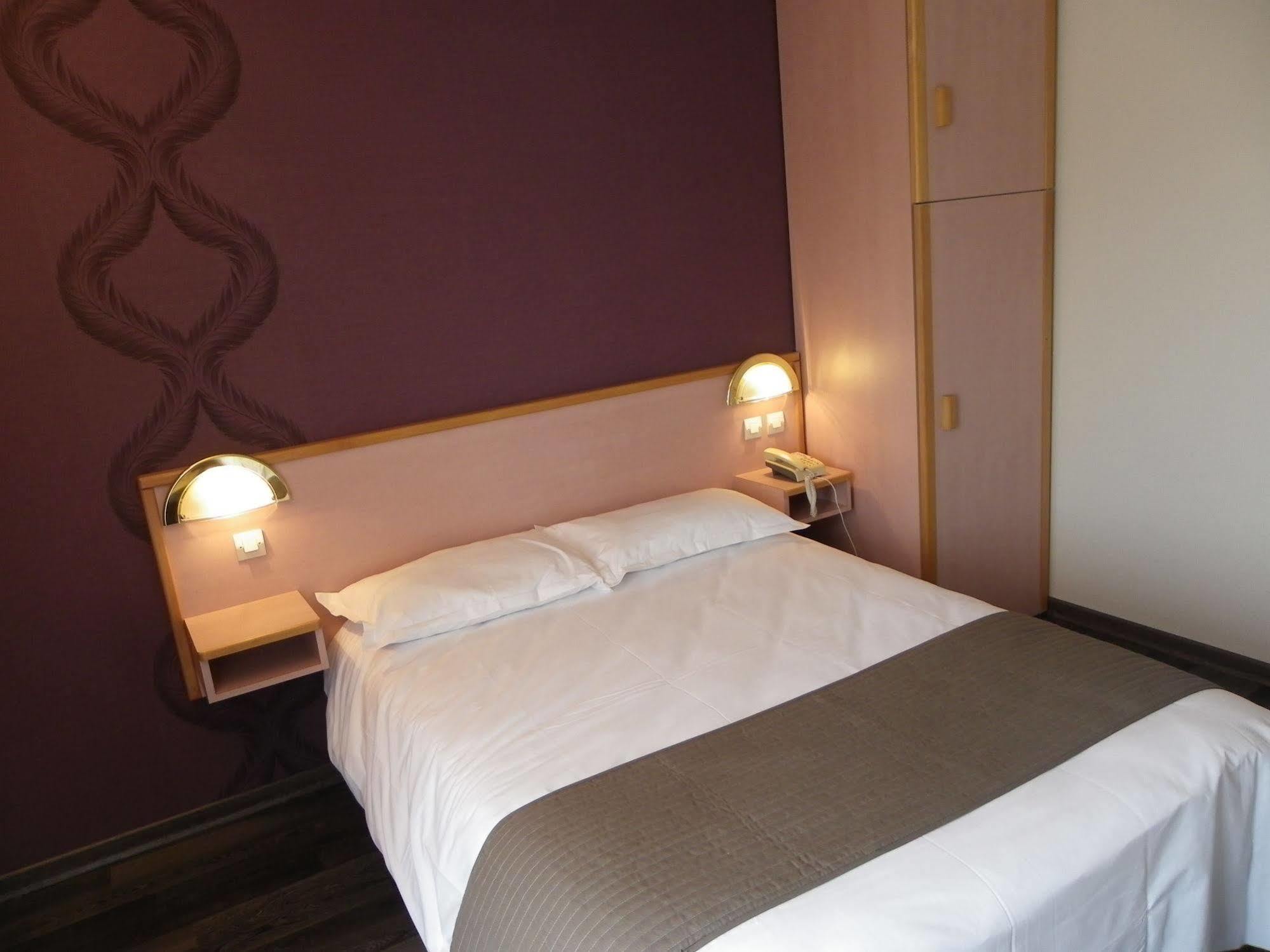 פריווה Hotel Restaurant Les Chataigniers מראה חיצוני תמונה