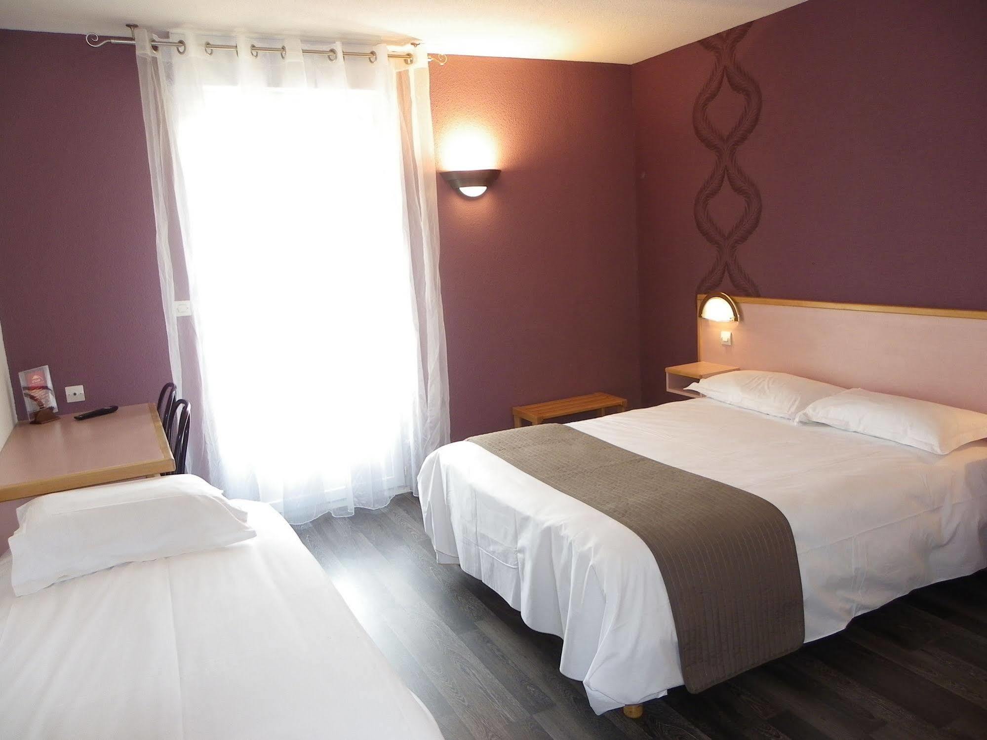 פריווה Hotel Restaurant Les Chataigniers מראה חיצוני תמונה