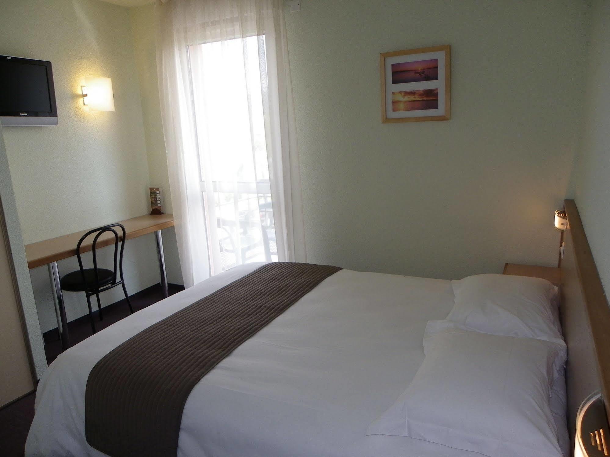 פריווה Hotel Restaurant Les Chataigniers מראה חיצוני תמונה