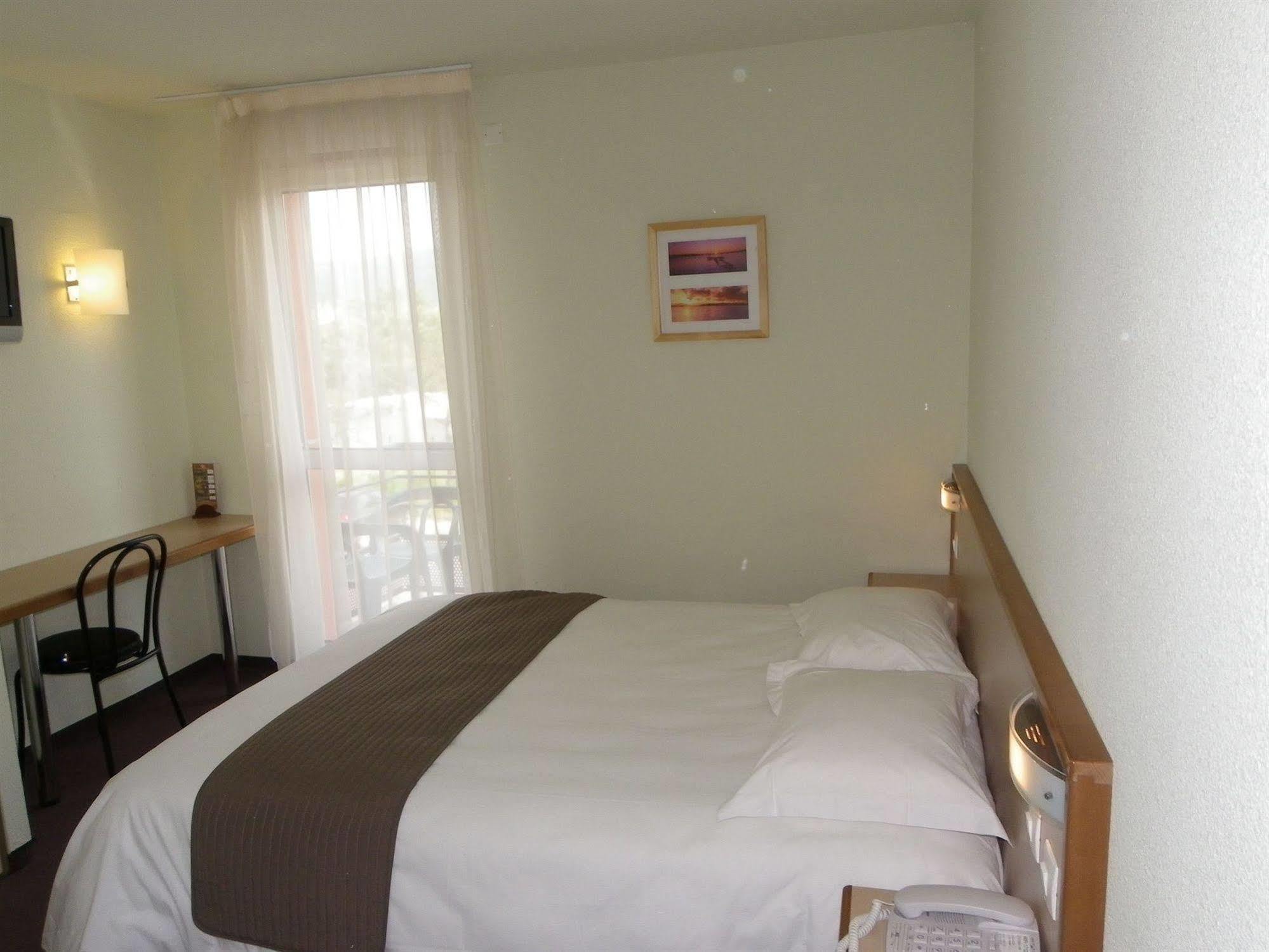 פריווה Hotel Restaurant Les Chataigniers מראה חיצוני תמונה
