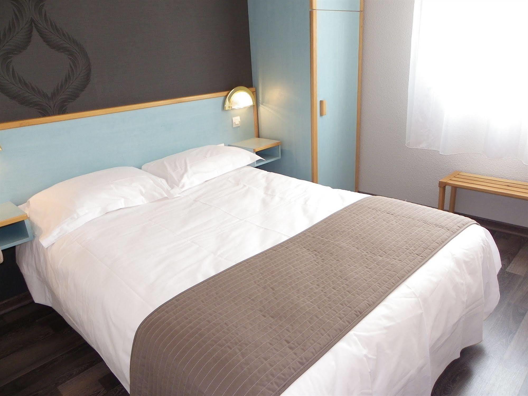פריווה Hotel Restaurant Les Chataigniers מראה חיצוני תמונה